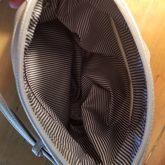 Shimmering Shoulder Bag - Picture 3 of 6